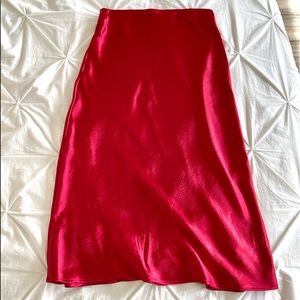 bnwt deep red satin skirt!❤️